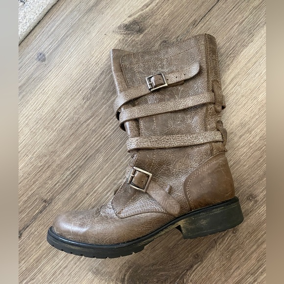 ✨HP✨Steve Madden Brewzzer distressed leather boots - Picture 10 of 10